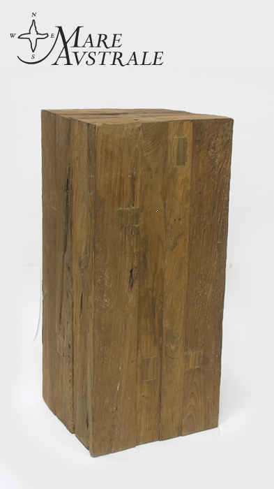 Stolik cube wykonany ze starego drewna tekowego